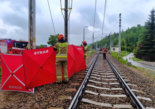 Tragedia na torach w Pławnej. Pociąg śmiertelnie potrącił mężczyznę