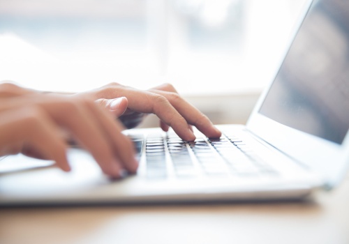 Przestępcy podszywają się pod katolickie organizacje charytatywne