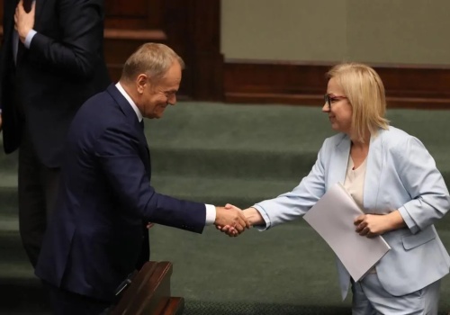 Hennig-Kloska broni się przed zarzutami opozycji. 