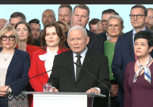 Czy dwa płuca uratują PiS? Na pewno szybciej niż udawana jedność