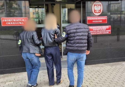 Kasjerka z rzeszowskiego banku wyprowadziła ponad milion z kont klientów. 127 przelewów i szokujące ustalenia!