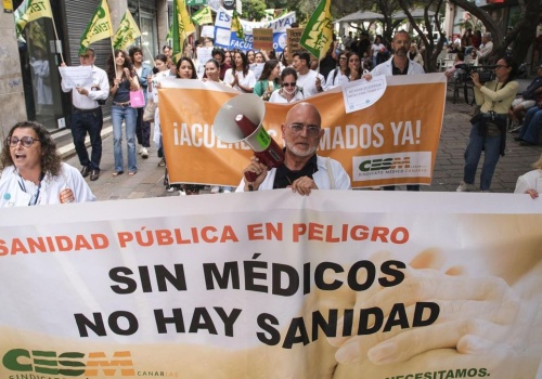Ponad 200 lekarzy protestuje w Las Palmas. Domagają się zmian w służbie zdrowia