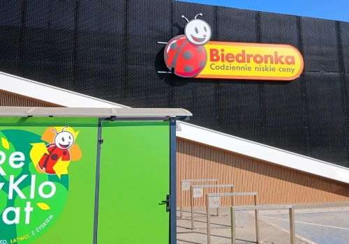 Biedronka zrobiła z kaucji promocję. Popędzicie z butelkami do automatów