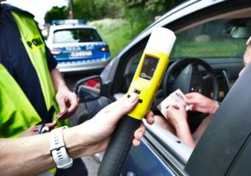 Wypił cztery piwa bezalkoholowe. Tyle pokazał alkomat