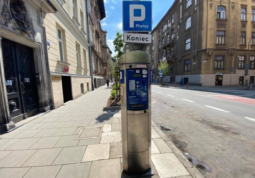 Bezpłatny postój na ulicach Krakowa 1 i 3 maja. Od dziś mieszkańcy nie płacą w niedziele za parkowanie w samym centrum