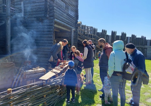 Majówka w stylu średniowiecznym. Osada Słowiańska w Stobiernej kusi atrakcjami
