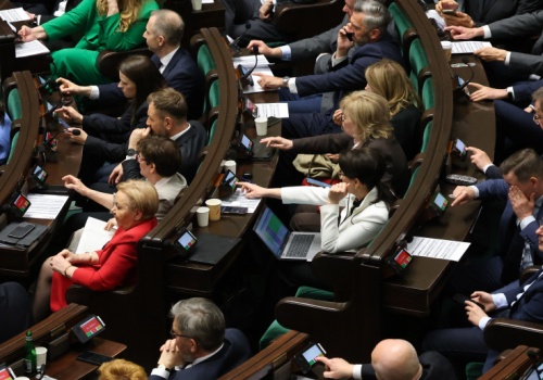 Kto za, kto przeciw? Tak głosowali posłowie w sprawie odwołania ministry zdrowia