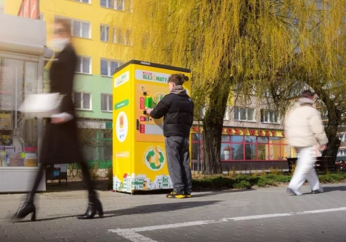 Olejomaty podbijają polskie ulice. Nowe automaty staną obok butelkomatów