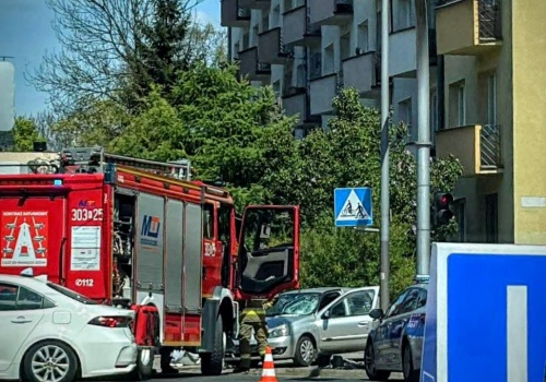 Auto wjechało w pieszego na chodniku przy Królewskiej