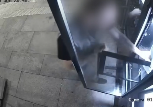 Kwiaty warte kłopotów? Włamanie do kwiatomatu zakończyło się dramatycznie