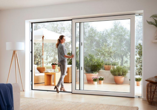 Duże okna tarasowe: ile ucieka przez nie ciepła? Czy w takim domu będzie zimniej?