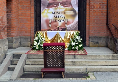 Dyspensa metropolity katowickiego na piątek 1 maja