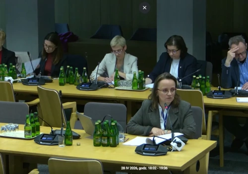 „Świadczenie leczenia insuliną z użyciem pompy jest gwarantowane do 26. roku życia” – gorąca debata o cukrzycy i opiece diabetologicznej w Polsce