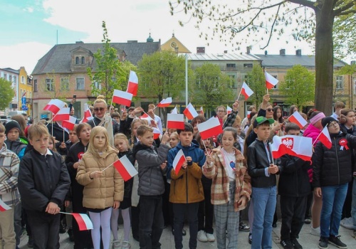 Radosny happening z okazji 235. rocznicy uchwalenia Konstytucji 3 Maja
