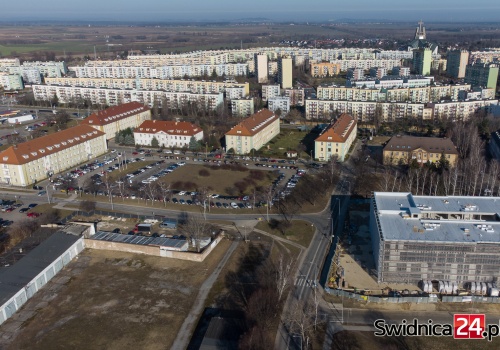 Rezygnują z budowy podziemnego parkingu ze schronem przed siedzibą Starostwa Powiatowego