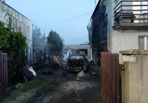 Niebezpieczny pożar samochodu w Skokach