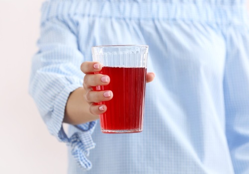 Ten niepozorny napój może wspierać drożność żył. Pijemy go za rzadko