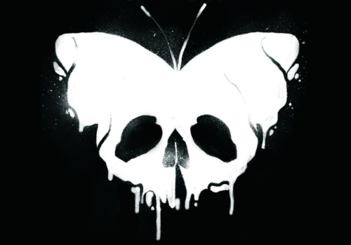 Bestsellerowy thriller zmierza na Netflixa. Ekranizacja głośnej powieści w pierwszych zdjęciach i z datą premiery