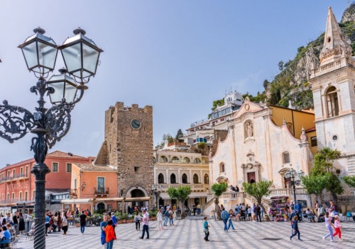 Najdłuższe wakacje w życiu nie muszą być drogie. Wiemy, jak jechać na nie za darmo