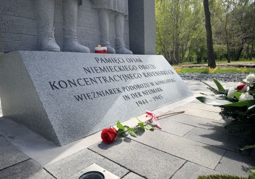 W Chojnie odsłonięto pomnik w hołdzie ofiarom obozu koncentracyjnego