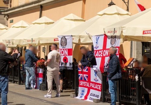 Kibice Crystal Palace opanowali centrum Krakowa. Tłumy fanów przed meczem z Szachtarem Donieck