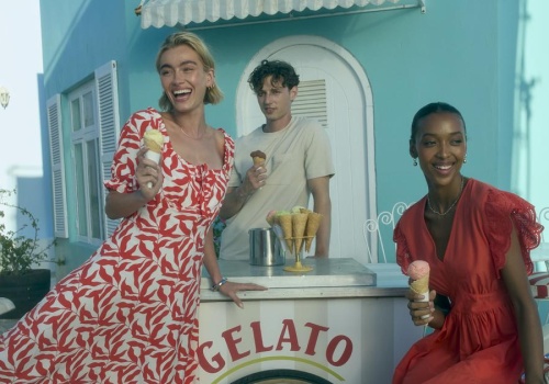 Kwiecień pełen debiutów: od beauty-tech po modę przyszłości