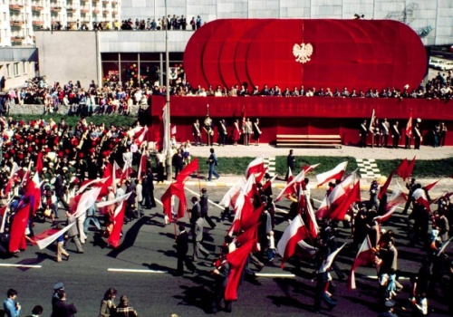 Kiedy ludowy Titanic nabierał już wody, orkiestra wciąż grała marsz generalski