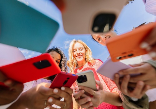 Młodzież już nie szuka pomocy u rodziców czy rówieśników. Ma nowego powiernika