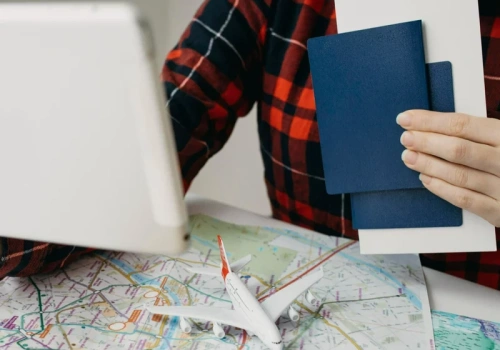 Jedziesz za granicę? Bez EKUZ lepiej nie ruszaj. Kartę wyrobisz w kilka minut w telefonie