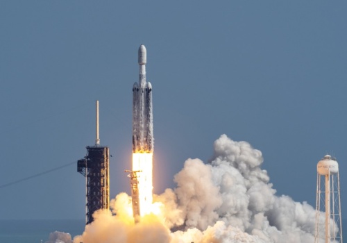 Potężna rakieta SpaceX znowu poleciała w kosmos. Po 18 miesiącach przerwy