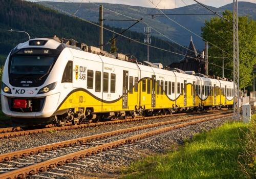 POLREGIO z ofertą na majówkowy weekend. Najlepsze okazje, żeby nie przepłacić za bilet