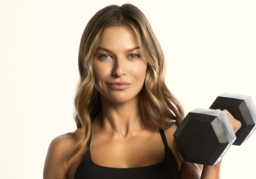 Lewandowska pręży mięśnie do zdjęcia. Ma też pewną radę