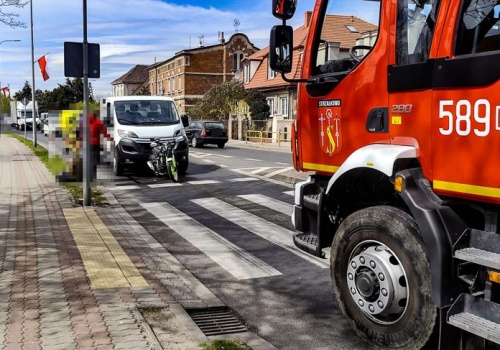 Kolizja motocykla i osobówki w Strzałkowie