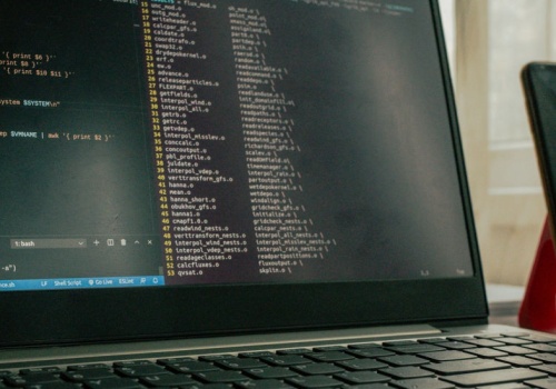 Lekki Linux dla starszego laptopa. Co wybrać w 2026 roku?