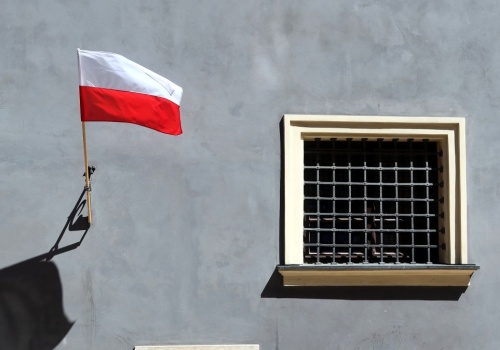 Wywieszasz flagę na 3 maja? O tych zasadach zapomina większość Polaków
