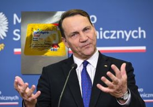 Sikorski wrzucił zdjęcie masła. 
