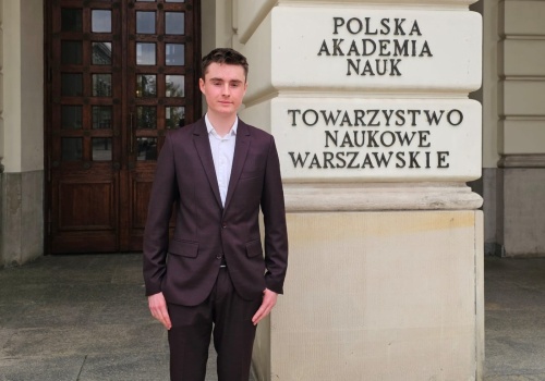 Jest w 3 klasie liceum, a już zdał maturę