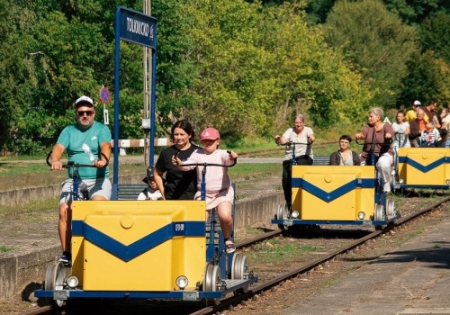 Od zapomnianej linii do atrakcji turystycznej. Drezyny rowerowe nad Zalewem Wiślanym