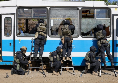 Szturm na tramwaj. Elitarne jednostki w akcji we wrocławskiej zajezdni