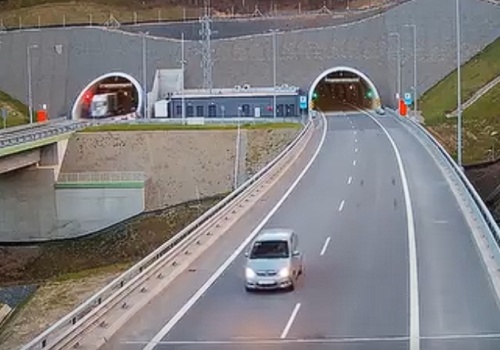 Szalone wyczyny kierowców i pieszych na beskidzkich ekspresówkach | WIDEO