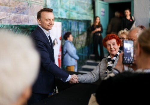 Blisko 1000 osób na „Kinie dla Seniora”. Badania, pokaz mody i film w Kinie Kijów (Galeria)