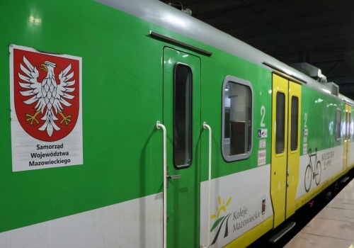 Zderzenie pociągu z dźwigiem. Ewakuacja na stacji w Warszawie