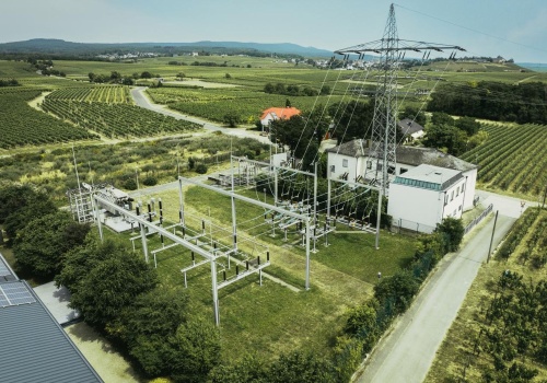 Warszawa wpina w sieć „powerbanki”. Tak miasto broni się przed blackoutem