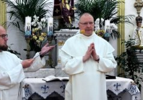 O. Grzegorz Prus przyjął posługę przeora zakonu Paulinów podczas porannych modlitw