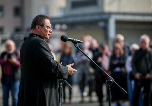 Kard. Ryś do wspólnot neokatechumenalnych: To niesłychany zaszczyt być w świecie apostołem Boga