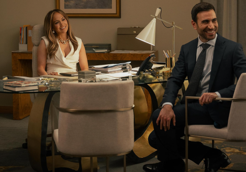 Biurowy romans na oficjalnym zwiastunie. Jennifer Lopez gwiazdą komedii romantycznej Netflixa