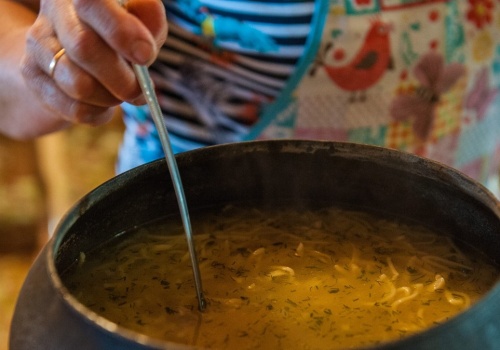 Wiosenna zupa pomoże zrzucić kilogramy. Od razu ugotuj duży garnek