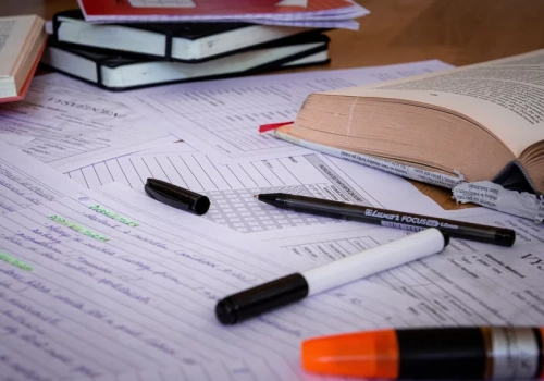 Matura 2026. Czy można mieć telefon na sali podczas egzaminu? CKE odpowiada