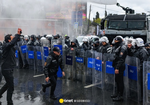 Pierwszomajowi demonstranci starli się z policją w Stambule. Setki osób zatrzymanych