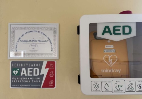 „To sprzęt, który ratuje życie”. Szkoła Podstawowa nr 38 otrzymała defibrylator AED